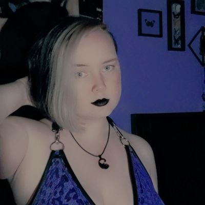 24 - ba in psych - goth, spider enthusiast, pc gamer - she/they