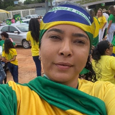 Brasileira, coordenadora de lazer, patriota, mãe, família, liberdade. Brasil acima de tudo, Deus acima de todos.