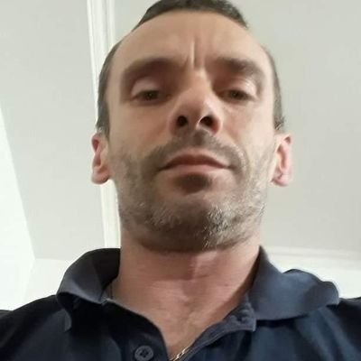 J'aime pas les personnes qui critiquent derrière moi, pour moi c'est des connards