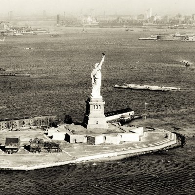 nobody_22014's profile picture. 19
I'm a storyteller so let me get right into it