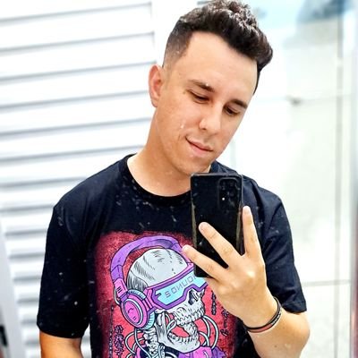 Community Caster de R6/Formado em educação física/streamer/amante de eSports

contatos: leozitto95@gmail.com 
insta: leozitto_
https://t.co/Yxf4aaaoVv