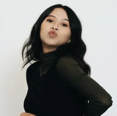 chesoats's profile picture. overthinking adalah keharusan