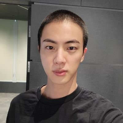 no sé que poner acá pero amo a SeokJin ✨🖤 multishipper 🖤✨ clown 24/7 🤡 (PERDI MI CUENTA OTRA VEZ ) yo era @_seokjinbb :((