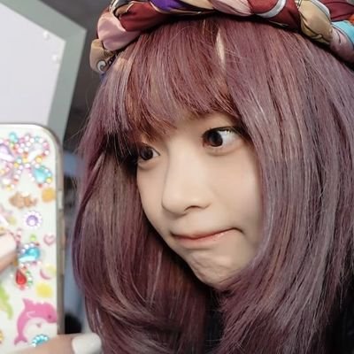 haristrwbrry's profile picture. your lips, my lips, apocalypse. . .