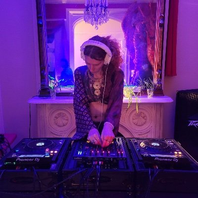 She/Her, Polyam, Sapphic
Adopted
DJ and Music Producer, ex game designer
Switch
I post music, lewds, politics, and kinks
18+