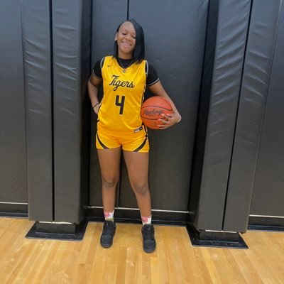 2024 | 3.3 GPA | PG/SG Cleveland Heights Highschool | #4 Check out my highlight tape! Email:wellscmari@yahoo.com                        number: (216)392-7268