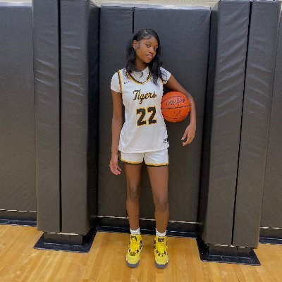 C/O 2024 | SG | Cleveland Heights High School | 3.4 GPA | AAU: TNBA East Kelsey