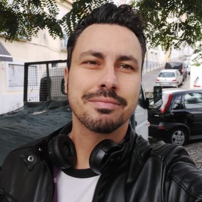 Melillense. Filósofo en Finanzas, Tco Sup Admon & Finanzas. No creo en los políticos xro sí en la polis y en la koiné. Vivimos en una distopía, disfrútala.