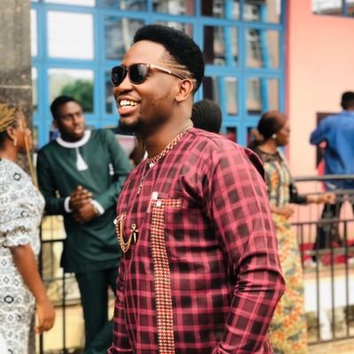 Economist👨🏼‍🎓 Certified Digital marketer🔌  Baker👨🏽‍🍳 CEO of omaksconfectioneries.