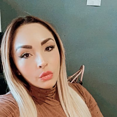 Soy egresada de la Lic. en Derecho, orgullosa de ser Abogada,hacer valer la LEY, y poder ayudar a las mujeres en situaciones difíciles.