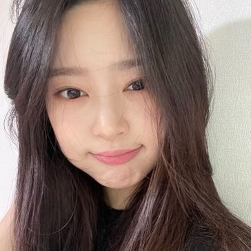 zmzuiou6's profile picture. 현실을살아제발^^