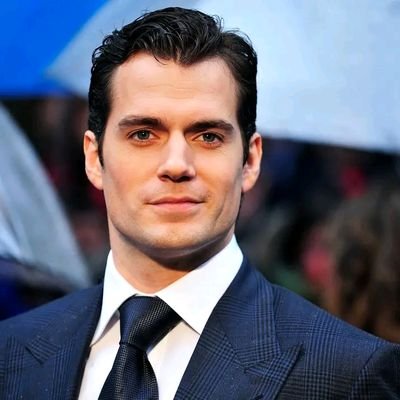 I'm Henry Cavill I'm here to tell my fans to be where of scammers using my name