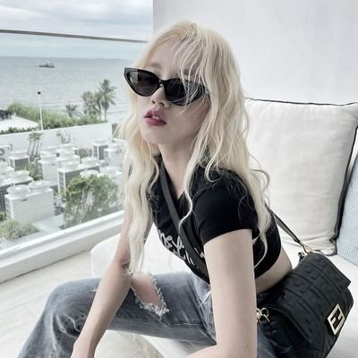 Sunghoonicepark's profile picture. .