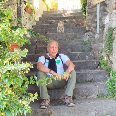 Non sopporto mezze misure, mezze verità, mezze parole.... conseguenza: non amo le mezze persone....