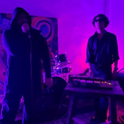 After producing several synth proyects, LWS opted for a harsher analog sound without the use of computers onstage. Unlike anything that has sounded in Lima...
