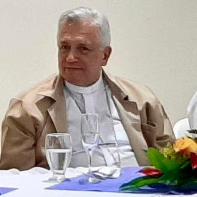 Nacido en Valparaíso, Antioquia. Sacerdote de la diócesis de Jericó. Obispo emérito de Cali. Servidor en la construcción de paz.