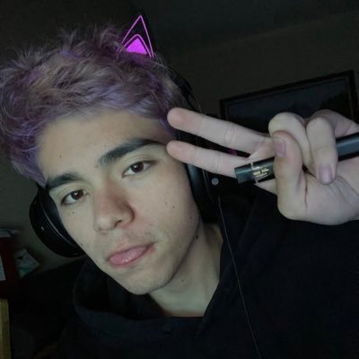 ૮ – ﻌ–ა 24//5’9//latino//CA.IE