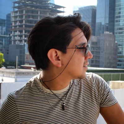 Aunque intento llevar mi biografía de la mejor manera; eso de dar santo y seña, decidí cederlo a quienes les dedico cada uno de mis días...