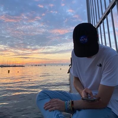 MrZuki23's profile picture. Ingeniero de Software de 24 años apasionado por las Finanzas y el Granada CF -
Objetivo 🇨🇭