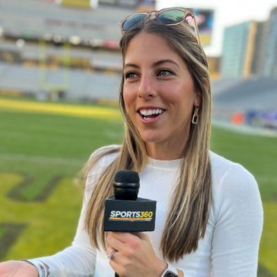 🎤 sports reporter @sports360az on @ballysportsAZ | AZHSFB recruiting 🏈 + On The Rocks⛰️| 🍎adjunct professor @Cronkite_ASU | 🇻🇪/🇩🇪 @FloridaAtlantic