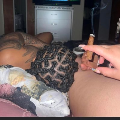 Str8 male 26yrs New to dis chilled out the way love traveling 🧳 🧭 classic 🚗 🚙 and bad bitches onlyyyyyyyyyyyy lol🤷♂️💁♂️