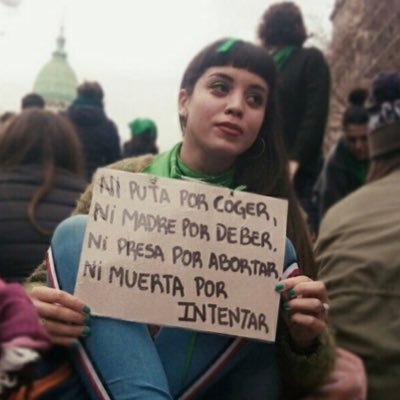 sangre vasca. convicciones feministas. algunxs me dicen cornuda(?. me eliminaron la anterior 🚬