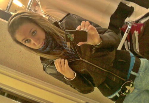 follow me.♥ i follow back. 
party♥
horseriding♥
'..légy rossz, mert a jókkal mindig kibasznak..' ;)(k)
