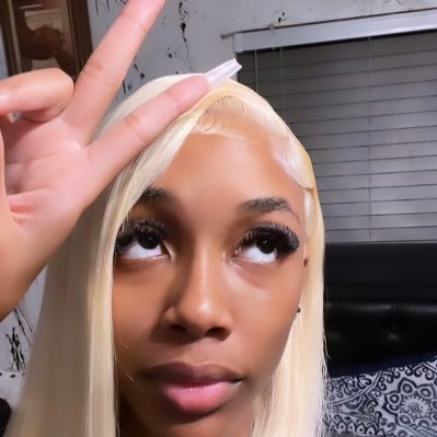 rawbarbiee's profile picture. yes this is “ her “ 💖