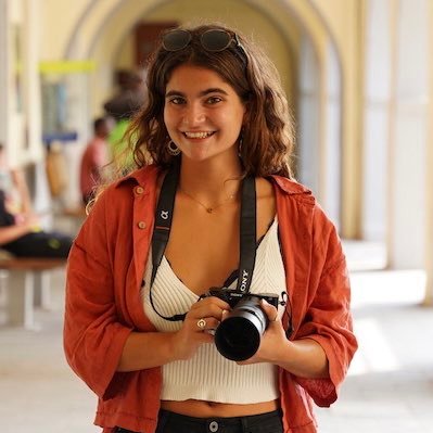 Periodista, però bona persona. Sabadellenca. Escric a El Periódico de Catalunya. Feliç d’haver codirigit el @documentalERDM
