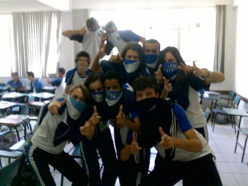 Twitter do 1° X.Todas as coisas que são ditas na sala...na maioria das vezes nada que presta! kkk Mas tamo aí né. Vamo que vamo!