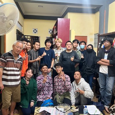 インドネシア18年。Shimichanchi Nihongo Circle @Yogyakarta ,UGMで先生をした後UGMの近くでボランティア。子供はUGM 大生2人小学2年生。2歳児 。家はムラピ近くpakemと街ん中Pogung。どちらかにいます。#どうしてそんなに頑張るのみんなの笑顔を見たいから