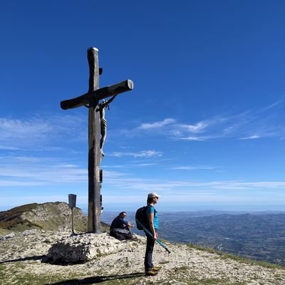 Per trovare una croce, devi salire in montagna.