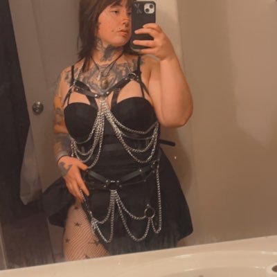 I’m a tattoo apprentice just trying to make it through life I also do art and spicy content