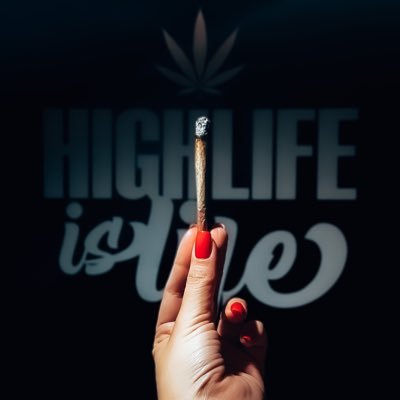 🌱 Lifestyle 📸 1x featured @HIGH_TIMES_mag • Educated, Hardworking and Successful Stoners •