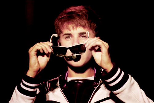 todas las fan de bieber oviamente me caen  super po que queri que te diga po ql d1, enrrealidad me caen bien todos lo weones y weonas c: