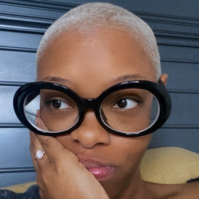 The bad ass cook with the bald fade. Home cook. Blogger. Grad student. Fiancée. Elevated & Eclectic recipes at 🏡. Recipes, Blog, + more are h e r e 👇🏾