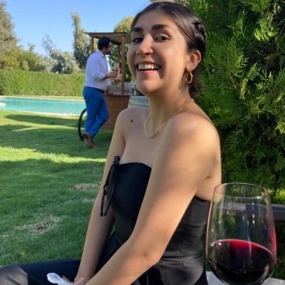 eskristinaconk's profile picture. De la ciudad de los completos mojados. Estudio algo raro, pero aún estoy a tiempo de cambiarme por 3ra vez de carrera