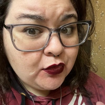 Queer af, queen of procrastination, amateur YouTuber, and warrior for positivity! She/They/Them 🏳️🌈💜🤩