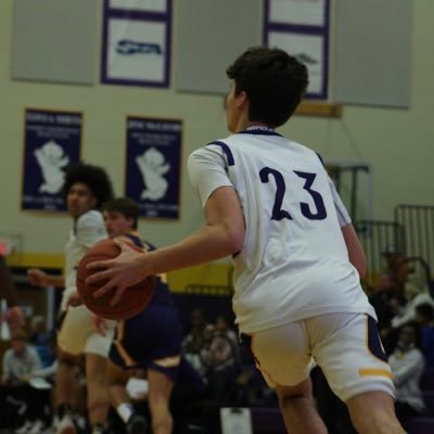 6,3 combo guard /2024/ (573-355-7613) High school- @KewpiesMBB AAU- Phenom