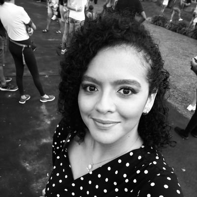 Poeta enamoradiza. Socióloga, periodista en formación, docente y eterna estudiante 🌻🌾
Madre soltera de Lucio Ramiro 🐱
¡De Costa Rica 🇨🇷 pal' mundo 🌍🌎!