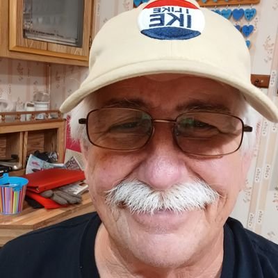 uttsamata4u's profile picture. Conservative. Love Trump, Love De Santos, wish they could bring it together.