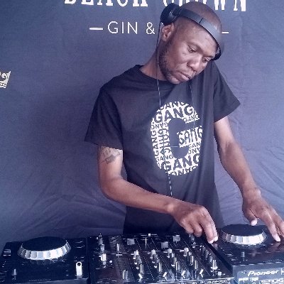 Radio Host@Radio https://t.co/dIAhnsJ9ah 
bookings@ kgvilla13@gmail.com/Tel:+27711742202/0685754402/FaceBook:Kagiso Kresto Bokaba 
Instergram Kagiso Kresto