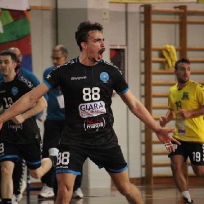 Jugador de handball
🏠Córdoba, Argentina 🇦🇷
📍Ferrara, Italia🇮🇹