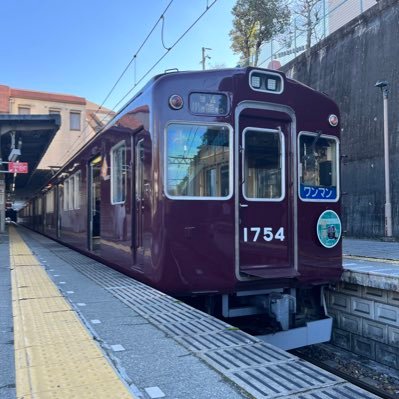 飛行機と鉄道が好きな専門学校一年生です 。無言フォローすいません