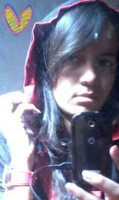 CANTO - DANÇO - SOU PALHAÇA - IRÔNICA - CHATA - DESASTRADA - IRRITANTE - DESORGANIZADA - Sou tudo isso, menos perfeita. e SOU muito FELIIIIZ