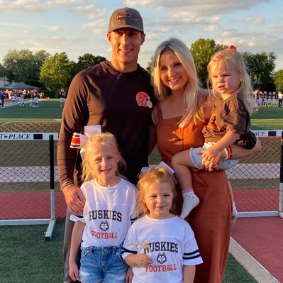 Head Coach @hersey_football 🦴 | Founder @TNTignite 💥 | Husband & father to three girls #girldad 😍 | Former @redbirdfb and @nfl player