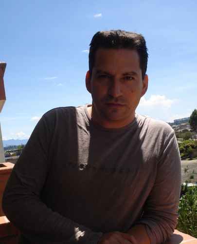 Docente en Popayán de Física,  Ingeniero Electrónico,  Vegueño,  músico,  poeta y muy loco.