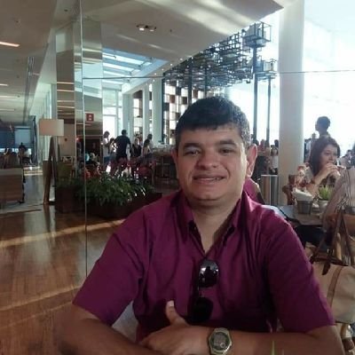 Atleta de Final de semana camisa 09 torcedor do Fluminense estudante de Estudo de Mídia na UFF