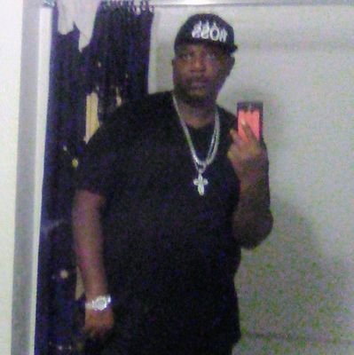 all I want in a women is to be your self not a women who use men for bank accounts froz can you help me get the fuk out of here say real at all times