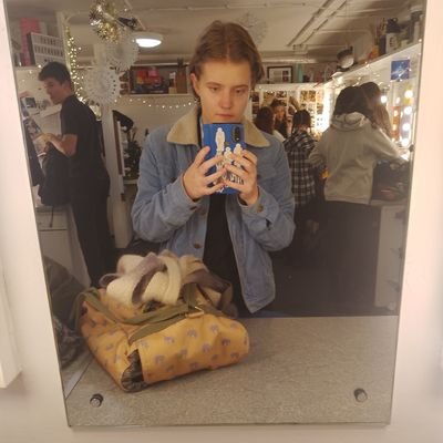 Acting, dancing, singing weirdo who hates social interaction. Just don't talk to me. Ever. 🏳️🌈 She/They
